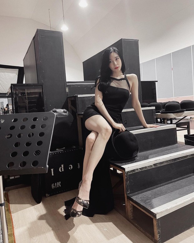 Tiffany (SNSD) sang chảnh bức người, bốc lửa như này thì chuẩn tiểu thư tài phiệt sánh vai với Song Joong Ki rồi! - Ảnh 9. Tiffany (SNSD) sang chảnh bức người, bốc lửa như này thì chuẩn tiểu thư tài phiệt sánh vai với Song Joong Ki rồi! - Ảnh 9.
