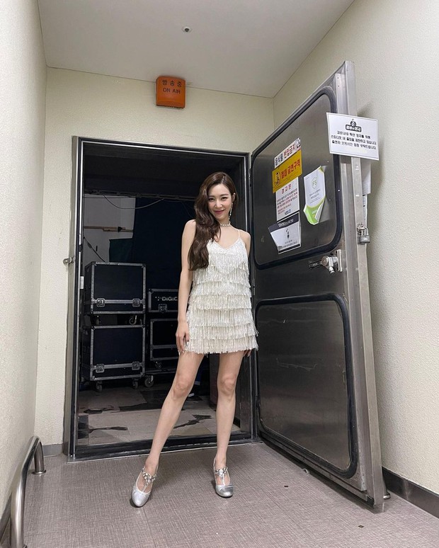 Tiffany (SNSD) sang chảnh bức người, bốc lửa như này thì chuẩn tiểu thư tài phiệt sánh vai với Song Joong Ki rồi! - Ảnh 8. Tiffany (SNSD) sang chảnh bức người, bốc lửa như này thì chuẩn tiểu thư tài phiệt sánh vai với Song Joong Ki rồi! - Ảnh 8.