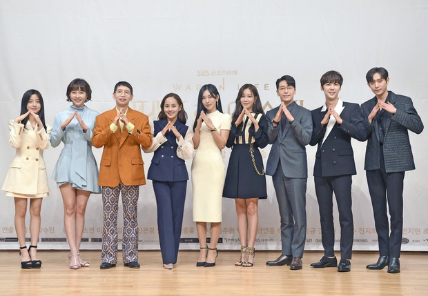Dàn sao Penthouse 3 đổ bộ họp báo ra mắt phim: Lee Ji Ah xinh như mộng, đôi gà bông dính nhau sát rạt - Ảnh 11. Dàn sao Penthouse 3 đổ bộ họp báo ra mắt phim: Lee Ji Ah xinh như mộng, đôi gà bông dính nhau sát rạt - Ảnh 11.