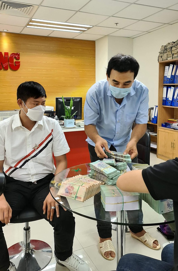 Vbiz chung tay làm điều đẹp: 30 nghệ sĩ đã cùng kêu gọi, ủng hộ hàng tỷ đồng cho quỹ Vaccine phòng Covid-19 - Ảnh 3. Vbiz chung tay làm điều đẹp: 30 nghệ sĩ đã cùng kêu gọi, ủng hộ hàng tỷ đồng cho quỹ Vaccine phòng Covid-19 - Ảnh 3.