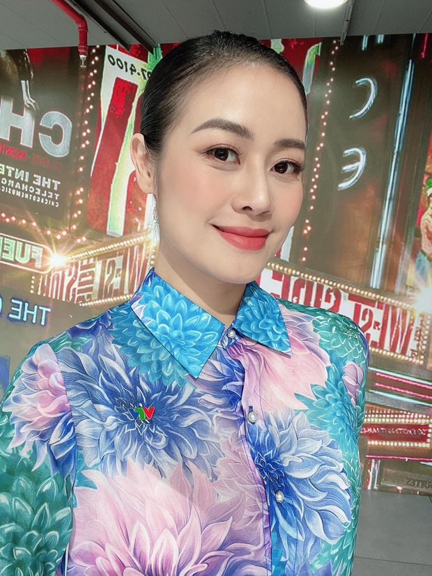 Dàn MC quen mặt trên truyền hình xả vai vào bếp: Người cơm nhà bình dân, người toàn làm món tây sang xịn - Ảnh 23. Dàn MC quen mặt trên truyền hình xả vai vào bếp: Người cơm nhà bình dân, người toàn làm món tây sang xịn - Ảnh 23.