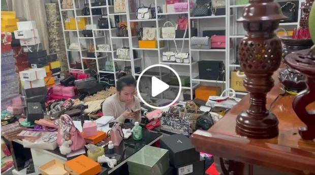 Vợ Lê Dương Bảo Lâm bị netizen lên án gay gắt vì kinh doanh hàng giả, nam danh hài có động thái đáng chú ý để bảo vệ bà xã - Ảnh 2. Vợ Lê Dương Bảo Lâm bị netizen lên án gay gắt vì kinh doanh hàng giả, nam danh hài có động thái đáng chú ý để bảo vệ bà xã - Ảnh 2.