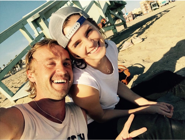 Malfoy Tom Felton bất ngờ nhắc đến Emma Watson, tiết lộ luôn tình cảm mập mờ: Cặp đôi Harry Potter có gì đó sau 10 năm? - Ảnh 4. Malfoy Tom Felton bất ngờ nhắc đến Emma Watson, tiết lộ luôn tình cảm mập mờ: Cặp đôi Harry Potter có gì đó sau 10 năm? - Ảnh 4.