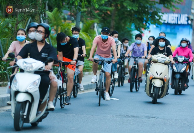 Người Hà Nội đổ xô đi thuê xe đạp, tiểu thương ung dung kiếm tiền triệu mỗi ngày - Ảnh 1. Người Hà Nội đổ xô đi thuê xe đạp, tiểu thương ung dung kiếm tiền triệu mỗi ngày - Ảnh 1.