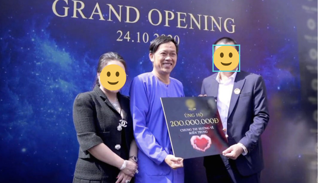 Netizen bóc NS Hoài Linh nói dối: Khẳng định ở nhà cách ly sau xạ trị, nhưng lại có ảnh phân thân đi sự kiện - Ảnh 3. Netizen bóc NS Hoài Linh nói dối: Khẳng định ở nhà cách ly sau xạ trị, nhưng lại có ảnh phân thân đi sự kiện - Ảnh 3.