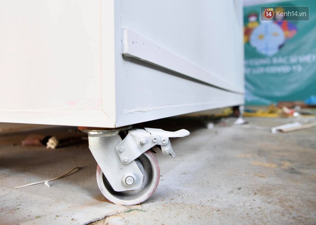 Ảnh: Sau hơn 100 giờ thai nghén, buồng lấy mẫu xét nghiệm chống nóng, giảm nguy cơ lây chéo đã được chuyển tới tâm dịch Bắc Giang - Ảnh 13.