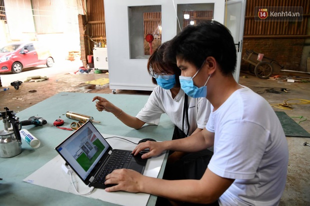 Ảnh: Sau hơn 100 giờ thai nghén, buồng lấy mẫu xét nghiệm chống nóng, giảm nguy cơ lây chéo đã được chuyển tới tâm dịch Bắc Giang - Ảnh 6.