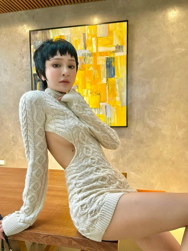 Giữa cái nắng cực gắt ở Sài Gòn, cả dàn mỹ nhân Việt lên đồ như trên chuyến du hành tới kỷ băng hà - Ảnh 3. Giữa cái nắng cực gắt ở Sài Gòn, cả dàn mỹ nhân Việt lên đồ như trên chuyến du hành tới kỷ băng hà - Ảnh 3.