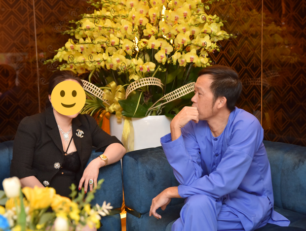 Netizen bóc NS Hoài Linh nói dối: Khẳng định ở nhà cách ly sau xạ trị, nhưng lại có ảnh phân thân đi sự kiện - Ảnh 8. Netizen bóc NS Hoài Linh nói dối: Khẳng định ở nhà cách ly sau xạ trị, nhưng lại có ảnh phân thân đi sự kiện - Ảnh 8.