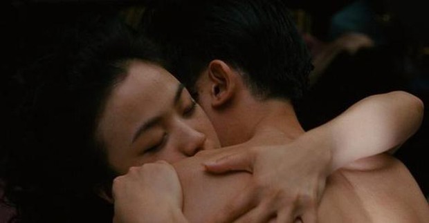 Cảnh nóng bị nghi thật 100% làm Thang Duy bị phong sát: Vợ chồng Lương Triều Vỹ lục đục, nữ chính có chia sẻ gây sốc - Ảnh 4.