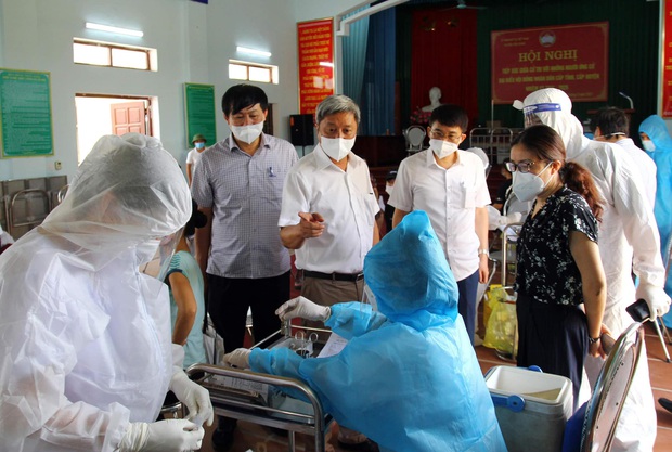 Bắc Giang: Tiêm xong 150.000 liều vaccine Covid-19 trong 5 ngày, một trường hợp phản vệ độ 3 - Ảnh 1.