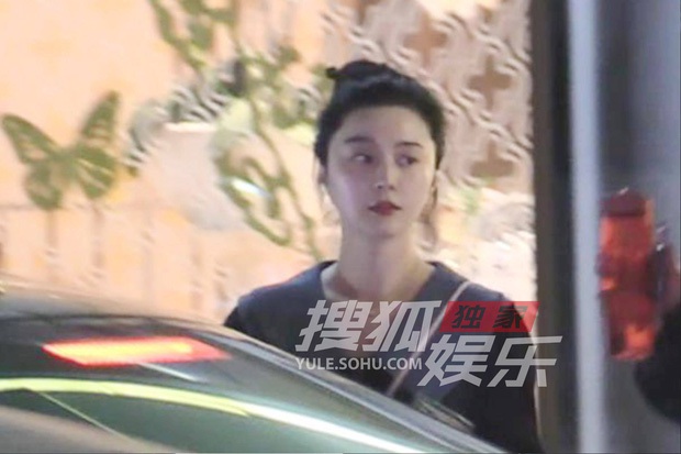 Nữ hoàng beauty Phạm Băng Băng lại chơi trội: Đeo mặt nạ lẫn khẩu trang ra đường, bảo sao làn da phát sáng trong đêm - Ảnh 8. Nữ hoàng beauty Phạm Băng Băng lại chơi trội: Đeo mặt nạ lẫn khẩu trang ra đường, bảo sao làn da phát sáng trong đêm - Ảnh 8.