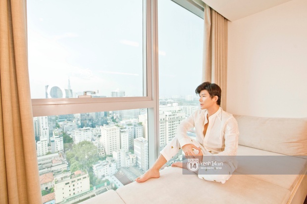 Độc quyền: Hé lộ không gian căn penthouse 300m2 sang xịn của Nathan Lee ở trung tâm TP.HCM, choáng khi lướt đến view phòng chill - Ảnh 8. Độc quyền: Hé lộ không gian căn penthouse 300m2 sang xịn của Nathan Lee ở trung tâm TP.HCM, choáng khi lướt đến view phòng chill - Ảnh 8.