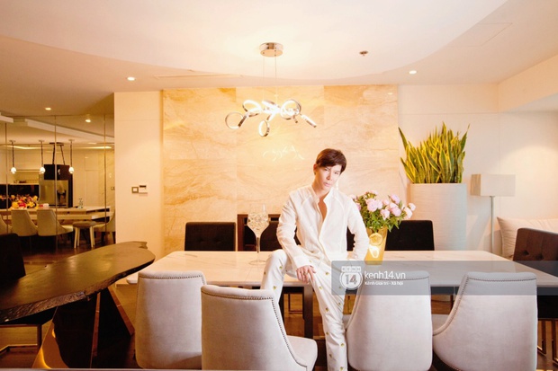 Độc quyền: Hé lộ không gian căn penthouse 300m2 sang xịn của Nathan Lee ở trung tâm TP.HCM, choáng khi lướt đến view phòng chill - Ảnh 5. Độc quyền: Hé lộ không gian căn penthouse 300m2 sang xịn của Nathan Lee ở trung tâm TP.HCM, choáng khi lướt đến view phòng chill - Ảnh 5.