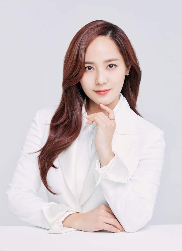 Nhìn tấm ảnh này bạn nhận ra ai: YoonA, Yuri (SNSD) hay mỹ nhân Penthouse? - Ảnh 3.