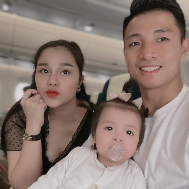 Bùi Tiến Dũng mồ hôi nhễ nhại lộ nguyên 6 cục múi, vợ ở nhà khoe sương sương như muốn ẩn ý đánh dấu chủ quyền? - Ảnh 3. Bùi Tiến Dũng mồ hôi nhễ nhại lộ nguyên 6 cục múi, vợ ở nhà khoe sương sương như muốn ẩn ý đánh dấu chủ quyền? - Ảnh 3.