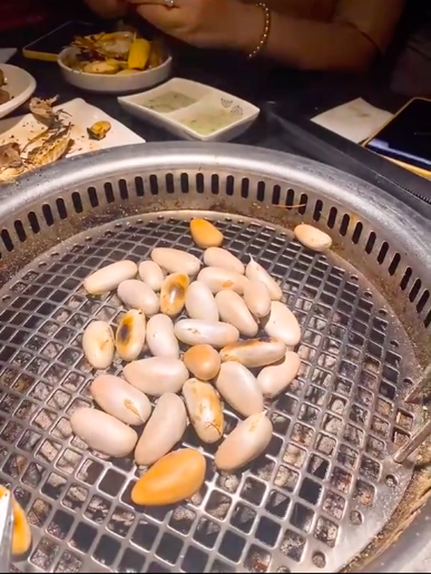 Vào ăn nhà hàng sang chảnh, gia đình nọ có hành động kém sang nhưng lại nhận cơn mưa lời khen từ dân mạng? - Ảnh 3.