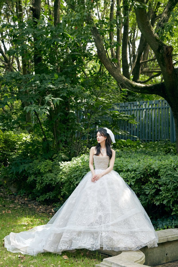 Trà xanh Triệu Lộ Tư gây sốt với loạt ảnh �team qua đường chụp, visual nức nở nhường nào mà cả Weibo náo loạn? - Ảnh 11.