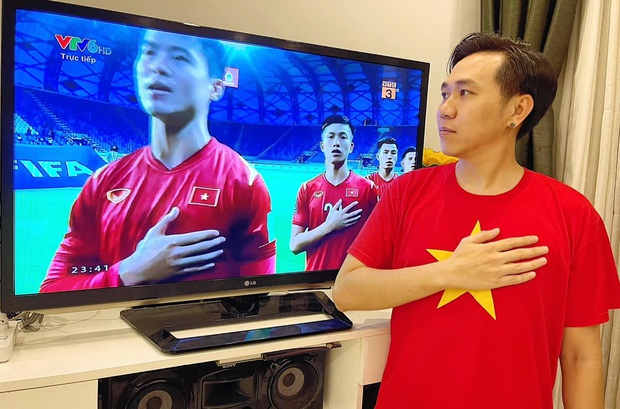 Ăn mừng Việt Nam thắng 4-0 kiểu bố bỉm Ông Cao Thắng: Không có cờ, nhanh tay bế ái nữ lên hô to, nhìn mặt Winnie hớn quá! - Ảnh 4.