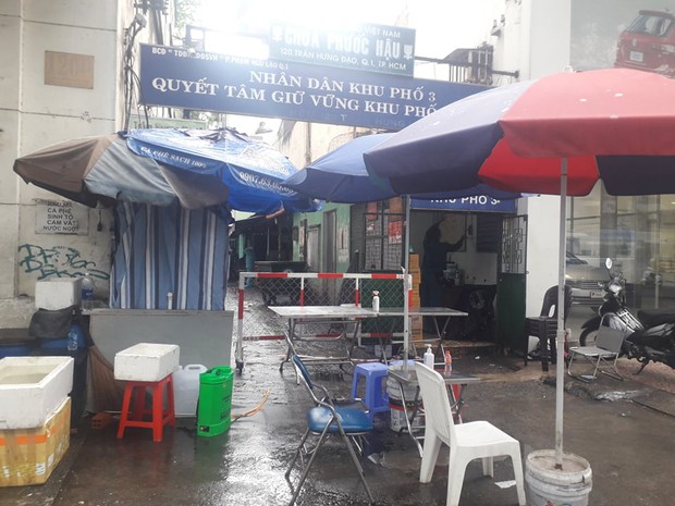 TP.HCM: Phong toả quán cơm tấm và khu Mả Lạng ở quận 1 vì 4 người trong gia đình mắc Covid-19 - Ảnh 1.