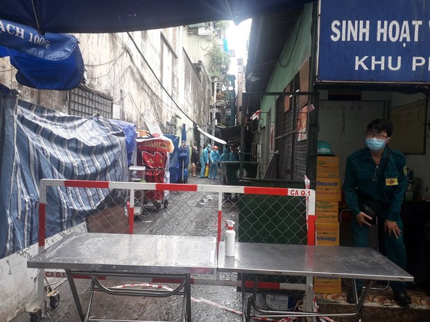 TP.HCM: Phong toả quán cơm tấm và khu Mả Lạng ở quận 1 vì 4 người trong gia đình mắc Covid-19 - Ảnh 2.