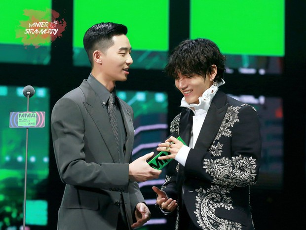 Vì sao các idol khác công ty lại thân nhau? Bạn thân IU hé lộ về con đường bí mật là tụ điểm của giới thực tập sinh Kpop - Ảnh 7. Vì sao các idol khác công ty lại thân nhau? Bạn thân IU hé lộ về con đường bí mật là tụ điểm của giới thực tập sinh Kpop - Ảnh 7.