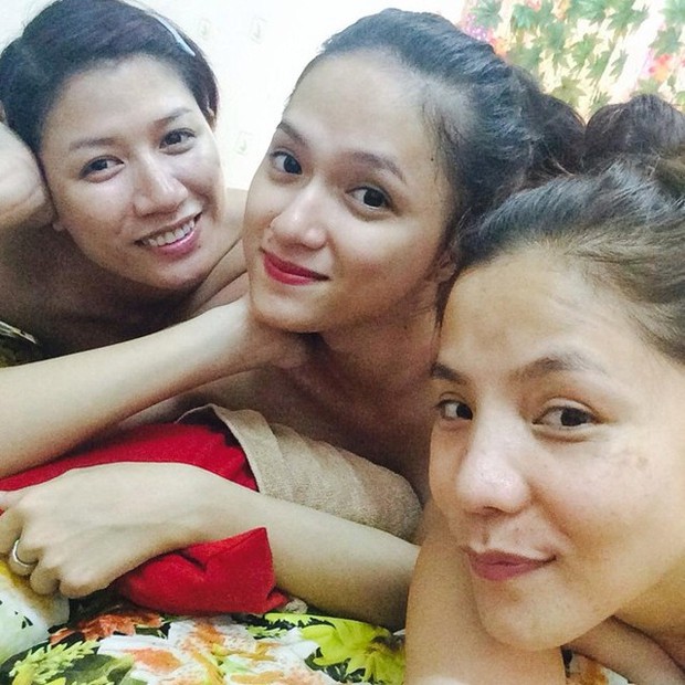Trước khi cạch mặt nhau, Trang Trần và Hương Giang từng có khoảnh khắc chị chị em em tình cảm thế này! - Ảnh 4. Trước khi cạch mặt nhau, Trang Trần và Hương Giang từng có khoảnh khắc chị chị em em tình cảm thế này! - Ảnh 4.