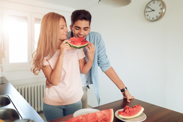 watermelon-viagra-man-and-woman-eating-watermelon-1623236294056467196801.jpg