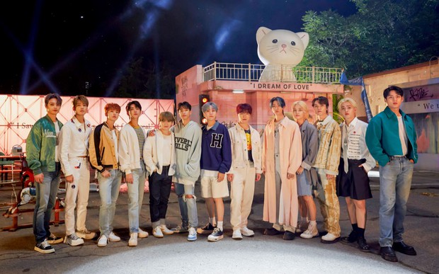 Công thần Kpop mới: Doanh số triệu bản chỉ thua BTS, lần đầu đưa album qua Mỹ vượt luôn EXO ở Billboard 200 - Ảnh 3.