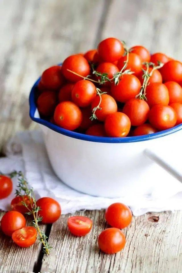 Cà chua giàu chất dinh dưỡng, tốt cho sức khỏe nhưng có 3 nhóm người tuyệt đối đừng nên ăn kẻo rước họa vào thân - Ảnh 1.