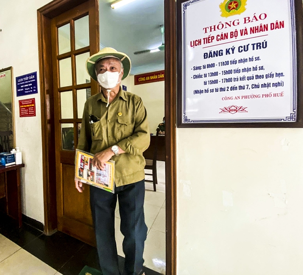 Hôm nay, người dân Hà Nội phấn khởi khi đi tách khẩu chỉ mất 5 phút - Ảnh 1.