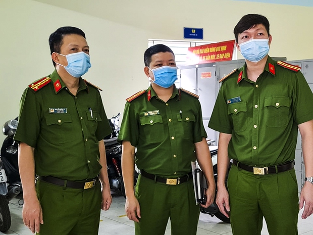 Hôm nay, người dân Hà Nội phấn khởi khi đi tách khẩu chỉ mất 5 phút - Ảnh 2.