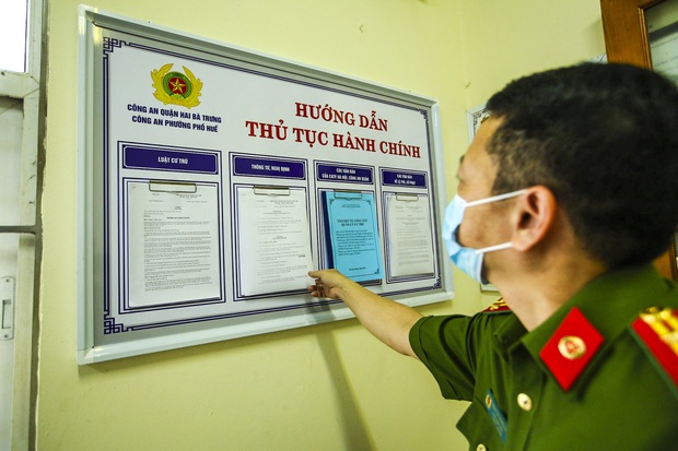 Hôm nay, người dân Hà Nội phấn khởi khi đi tách khẩu chỉ mất 5 phút - Ảnh 3.