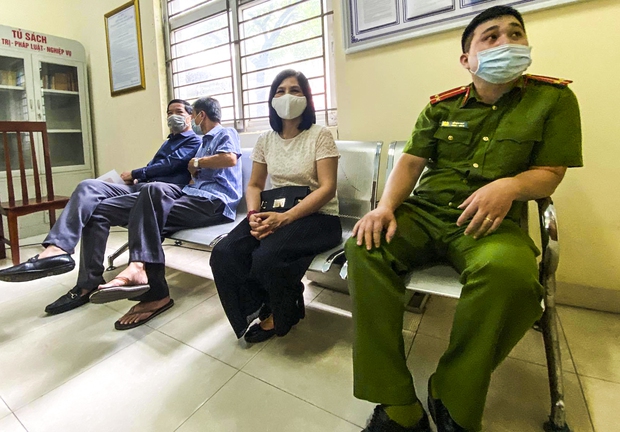 Hôm nay, người dân Hà Nội phấn khởi khi đi tách khẩu chỉ mất 5 phút - Ảnh 5.