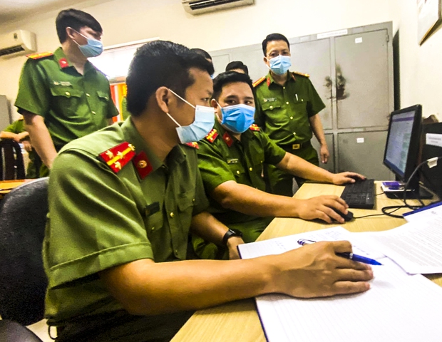 Hôm nay, người dân Hà Nội phấn khởi khi đi tách khẩu chỉ mất 5 phút - Ảnh 6.