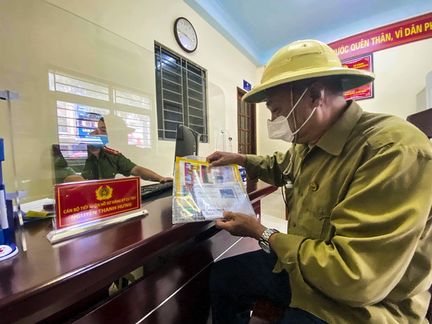 Hôm nay, người dân Hà Nội phấn khởi khi đi tách khẩu chỉ mất 5 phút - Ảnh 8.