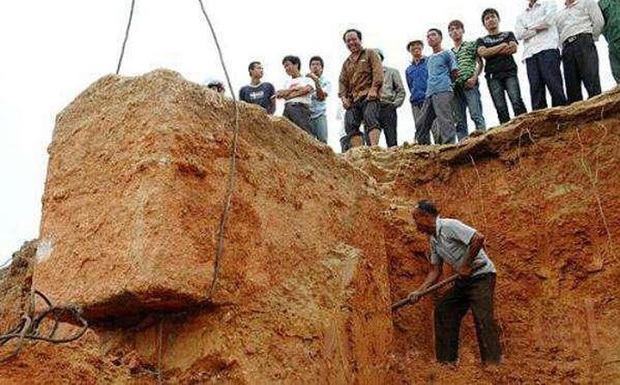 Quan tài bí ẩn được khai quật ở Quảng Tây, dưới đáy có ký hiệu lạ, các chuyên gia sững sờ: Đây là thứ chưa từng có! - Ảnh 1.