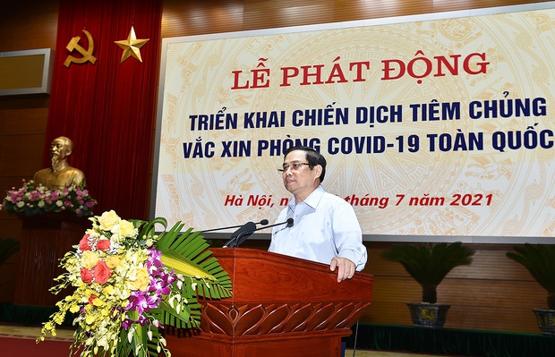 Việt Nam chính thức bắt đầu chiến dịch tiêm chủng vaccine Covid-19 lớn nhất lịch sử cho 75 triệu người dân - Ảnh 2. Việt Nam chính thức bắt đầu chiến dịch tiêm chủng vaccine Covid-19 lớn nhất lịch sử cho 75 triệu người dân - Ảnh 2.