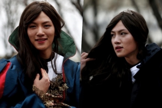 4 màn giả gái cưng xỉu trên màn ảnh Hàn: Cần đẹp có ngay Jang Dong Yoon, cần lầy triệu hồi Ji Sung lẹ! - Ảnh 9.
