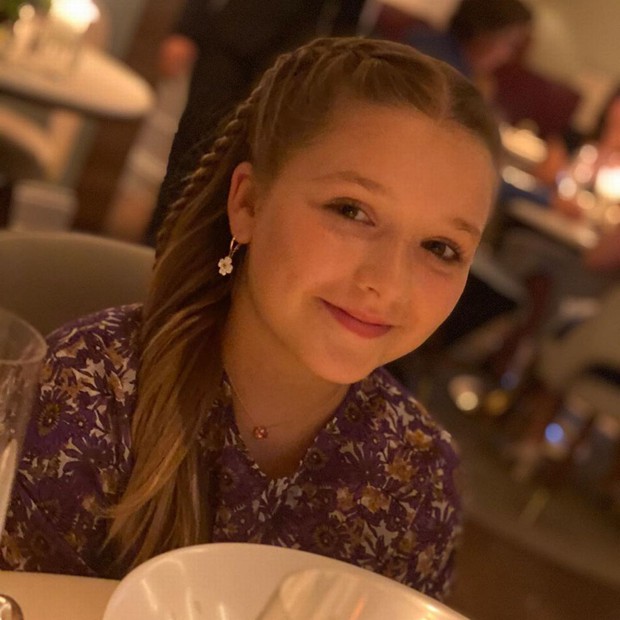 Ngỡ ngàng nhìn Harper Beckham thay đổi qua 10 năm: Từ bé đã được Tổng biên tập Vogue ưu ái, đi sự kiện mà át cả bố mẹ cực phẩm - Ảnh 18. Ngỡ ngàng nhìn Harper Beckham thay đổi qua 10 năm: Từ bé đã được Tổng biên tập Vogue ưu ái, đi sự kiện mà át cả bố mẹ cực phẩm - Ảnh 18.