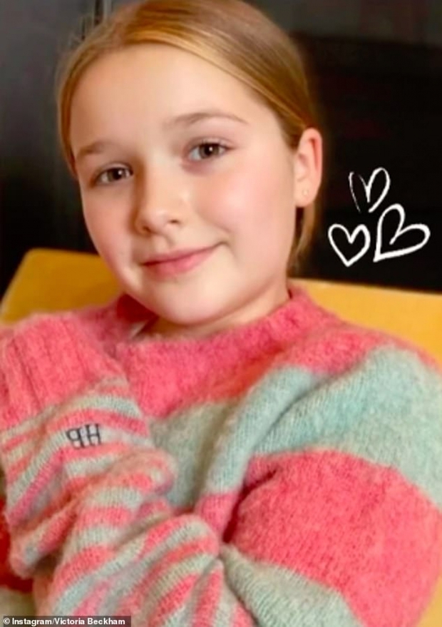 Ngỡ ngàng nhìn Harper Beckham thay đổi qua 10 năm: Từ bé đã được Tổng biên tập Vogue ưu ái, đi sự kiện mà át cả bố mẹ cực phẩm - Ảnh 21. Ngỡ ngàng nhìn Harper Beckham thay đổi qua 10 năm: Từ bé đã được Tổng biên tập Vogue ưu ái, đi sự kiện mà át cả bố mẹ cực phẩm - Ảnh 21.