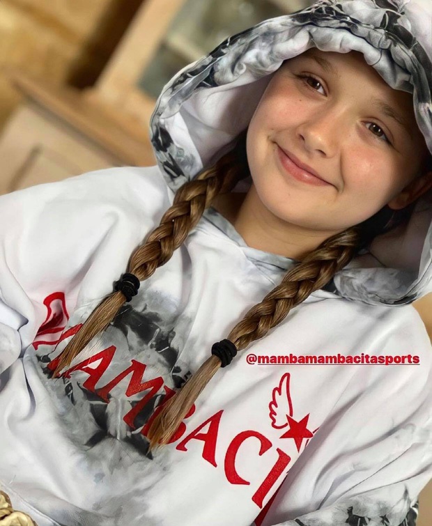 Ngỡ ngàng nhìn Harper Beckham thay đổi qua 10 năm: Từ bé đã được Tổng biên tập Vogue ưu ái, đi sự kiện mà át cả bố mẹ cực phẩm - Ảnh 24. Ngỡ ngàng nhìn Harper Beckham thay đổi qua 10 năm: Từ bé đã được Tổng biên tập Vogue ưu ái, đi sự kiện mà át cả bố mẹ cực phẩm - Ảnh 24.
