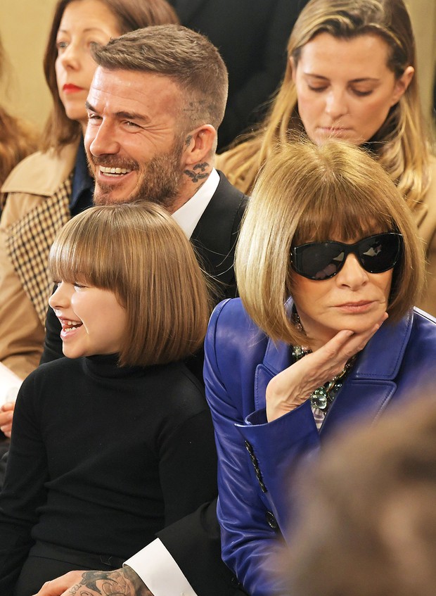 Ngỡ ngàng nhìn Harper Beckham thay đổi qua 10 năm: Từ bé đã được Tổng biên tập Vogue ưu ái, đi sự kiện mà át cả bố mẹ cực phẩm - Ảnh 9. Ngỡ ngàng nhìn Harper Beckham thay đổi qua 10 năm: Từ bé đã được Tổng biên tập Vogue ưu ái, đi sự kiện mà át cả bố mẹ cực phẩm - Ảnh 9.