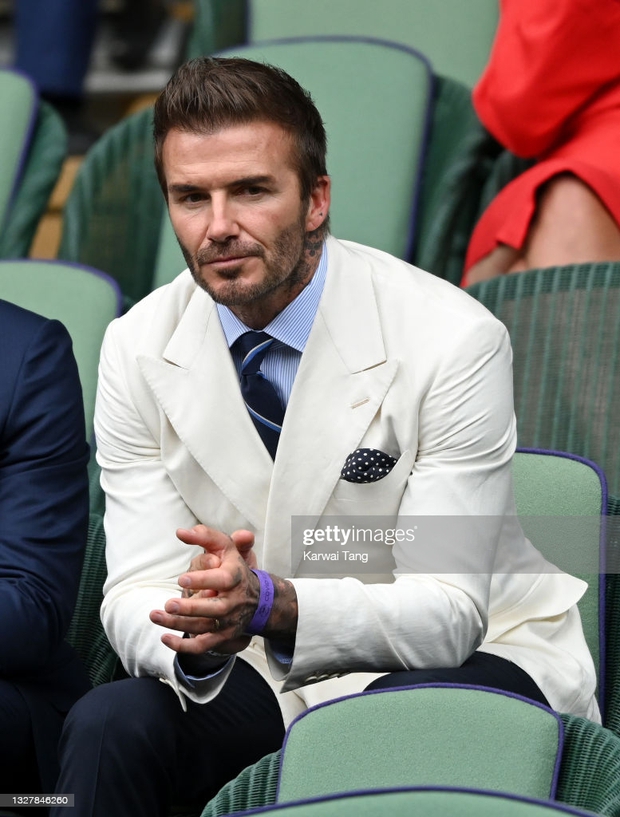 David Beckham càn quét từ Wimbledon đến Euro: Lên đồ biến sự kiện thành sàn diễn, visual đỉnh cao đè bẹp Tom Cruise - Ed Sheeran - Ảnh 5.