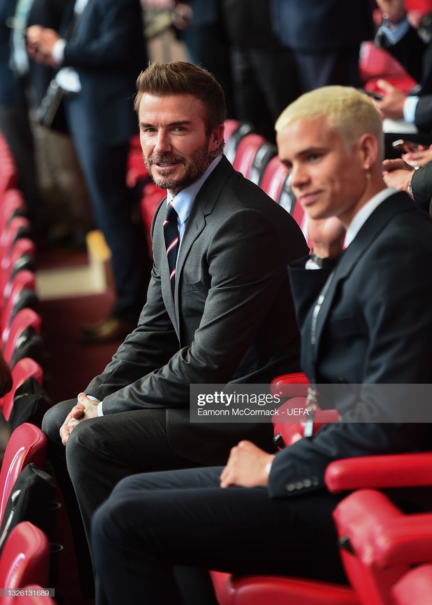 Dàn sao đổ bộ Chung kết Euro 2020: David Beckham và Tom Cruise lướt 6s mà gây bão, Kate Moss và loạt nghệ sĩ dẫn cả gia đình đến xem - Ảnh 13.