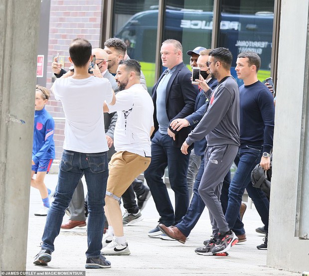 Dàn sao đổ bộ Chung kết Euro 2020: David Beckham và Tom Cruise lướt 6s mà gây bão, Kate Moss và loạt nghệ sĩ dẫn cả gia đình đến xem - Ảnh 6.