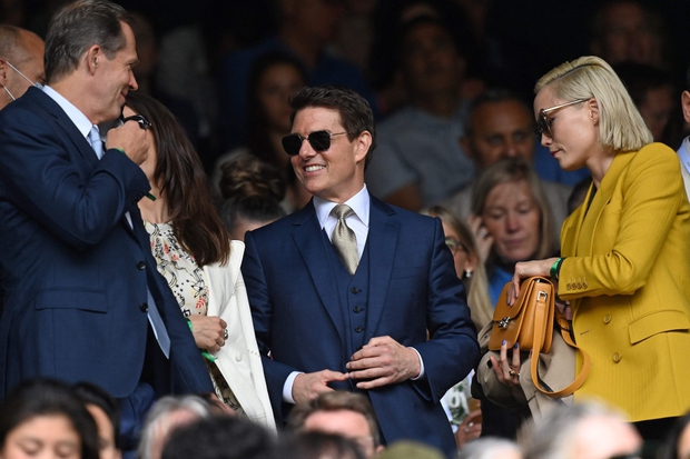 Dàn sao đổ bộ Chung kết Euro 2020: David Beckham và Tom Cruise lướt 6s mà gây bão, Kate Moss và loạt nghệ sĩ dẫn cả gia đình đến xem - Ảnh 14.