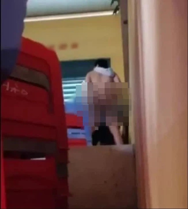 SỐC: Lộ clip hai nhân vật nam mây mưa trong lớp học, netizen khẳng định là thầy giáo và học sinh? - Ảnh 1.