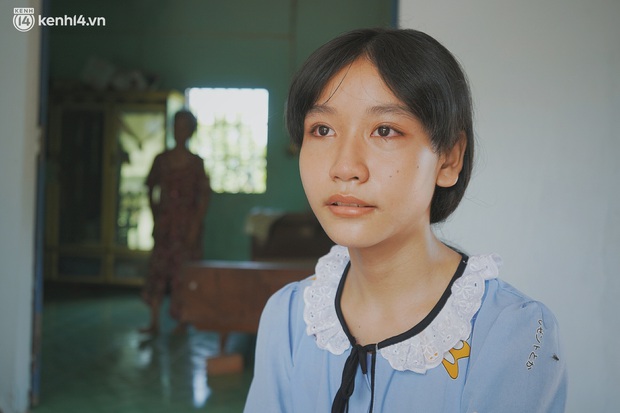 Mẹ bỏ, nữ sinh 14 tuổi khóc cạn nước mắt, cầu xin một cơ hội để cứu lấy người cha mắc bệnh hiểm nghèo - Ảnh 1.