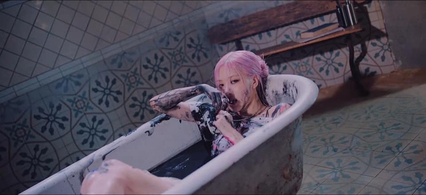 BLACKPINK chính thức tung MV comeback, tiết kiệm xài “đồ cũ” nhưng khuyến mại thêm loạt cảnh quay lung linh chưa từng công bố - Ảnh 4. BLACKPINK chính thức tung MV comeback, tiết kiệm xài “đồ cũ” nhưng khuyến mại thêm loạt cảnh quay lung linh chưa từng công bố - Ảnh 4.